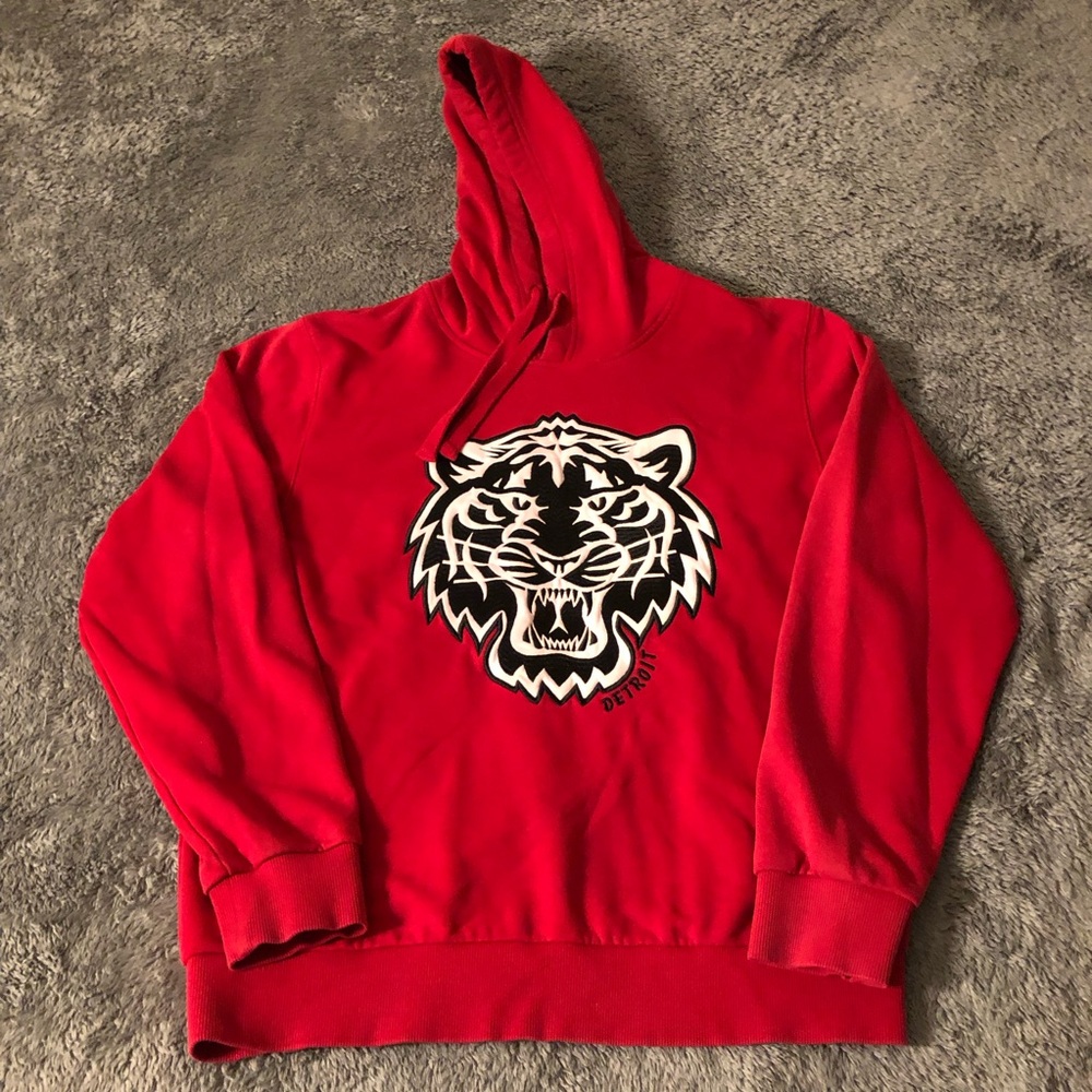 MLB Detroit Tiger Red Hoodie with Tiger Graphic